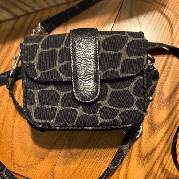 Baggallini Swift Flap Mini Crossbody - Picture 2 of 12